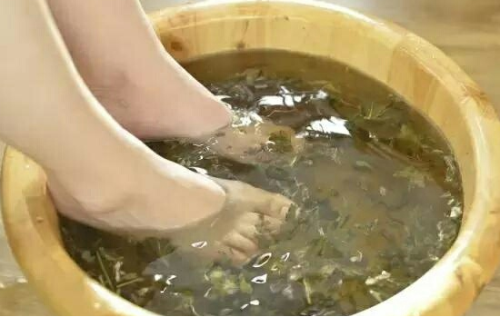 花椒水泡脚的禁忌有哪些（经期女性不能用它泡脚）