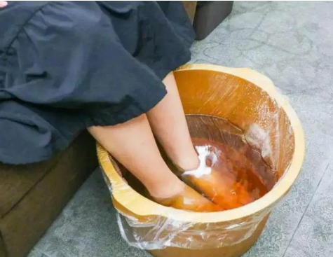用什么泡脚好（分享三种泡脚方法）