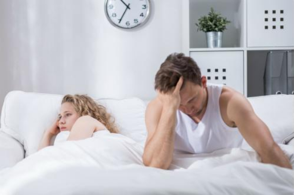 爱爱时女人总想关灯怎么办（女人晚上总喜欢胡思乱想）