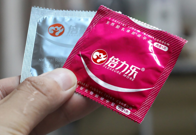 只带避孕套可以怀孕吗（只带套安全吗）