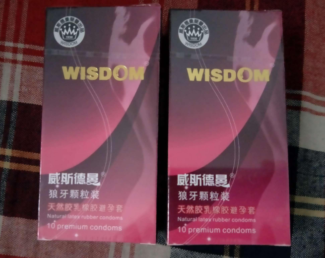 晚上戴着避孕套睡觉（晚上戴着避孕套睡觉有影响吗）