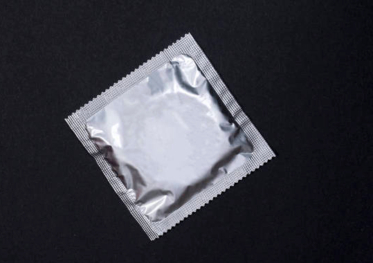 真人试戴避孕套（真人使用安全套）