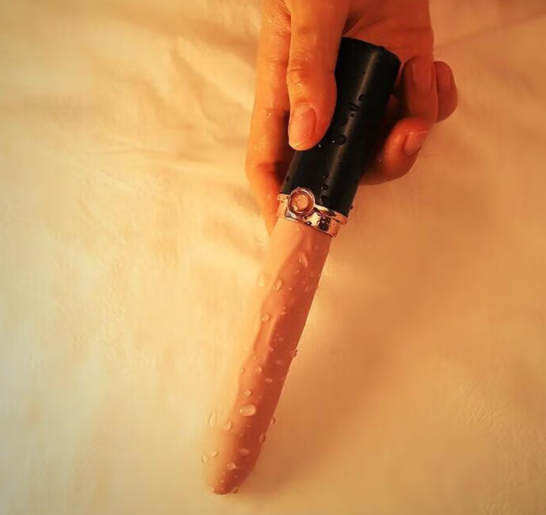 和女友玩情趣用品（你买过情趣用品吗）