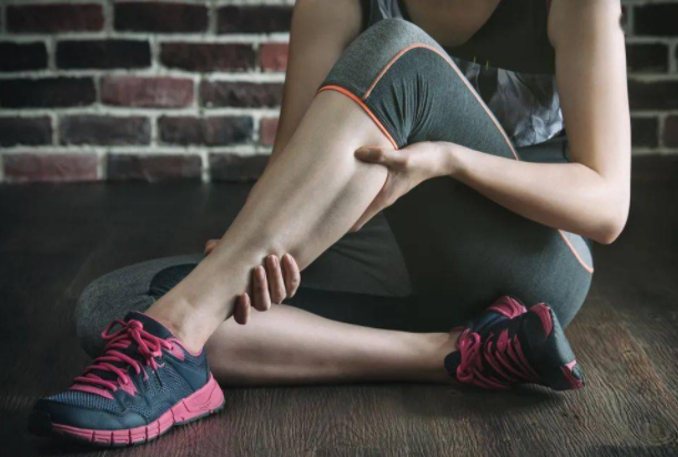 女生健身腿（让你拥有完美的美腿健身计划）