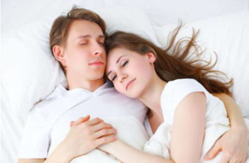女性要如何才能达到性高潮（6种方式助你达到高潮巅峰）