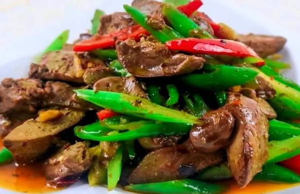 女性营养饮食女性补铁吃什么好（多吃维生素C促进铁吸收）