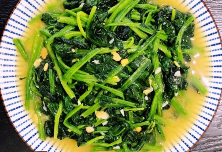 女性营养饮食整天坐在办公室小心便秘（多吃6种蔬菜有效解决便秘）