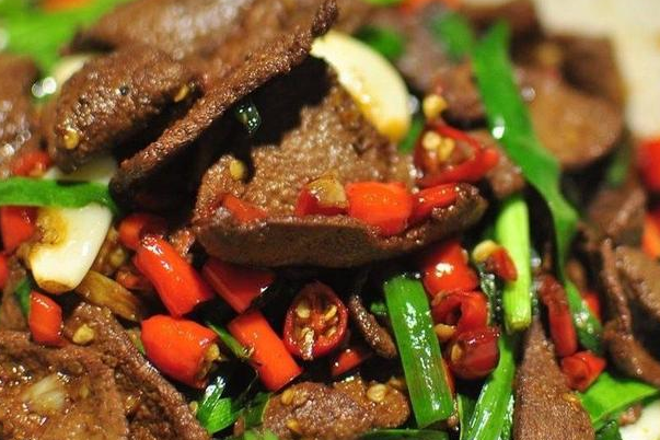 女性营养饮食贫血是女性最常见的症状吗(吃什么改善贫血症状)