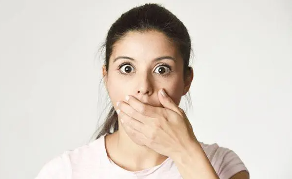 女性部位保健为什么嘴巴发苦发臭(嘴巴发臭怎么治疗)