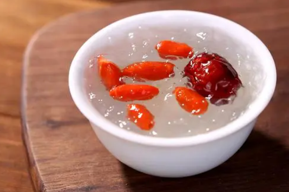 男人肾阴虚吃什么调理（五种食物疗效比伟哥更好）