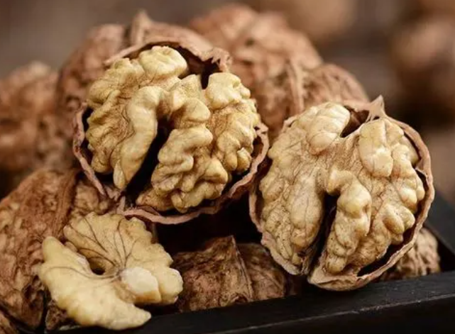 睾丸高低不一样正常吗（吃这些食物可以保护睾丸健康）