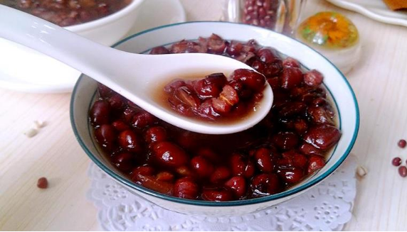 食疗祛痘吃什么好（推荐红豆鲜果祛痘效果好）