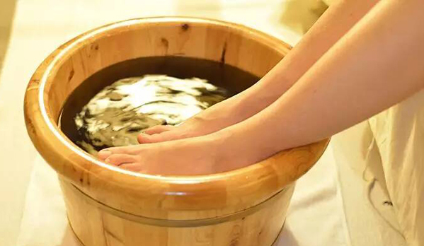 足浴养生法的效果好吗(足浴养生有什么功效)
