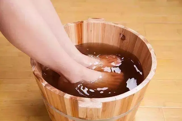 足浴养生有哪些功效(活血化瘀效果好)