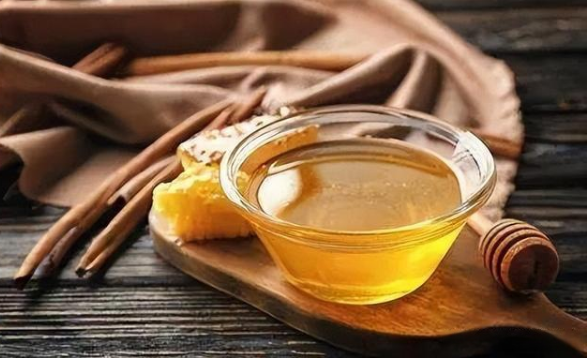 春季喝蜂蜜有什么好处（春季蜂蜜是最好的养生品）