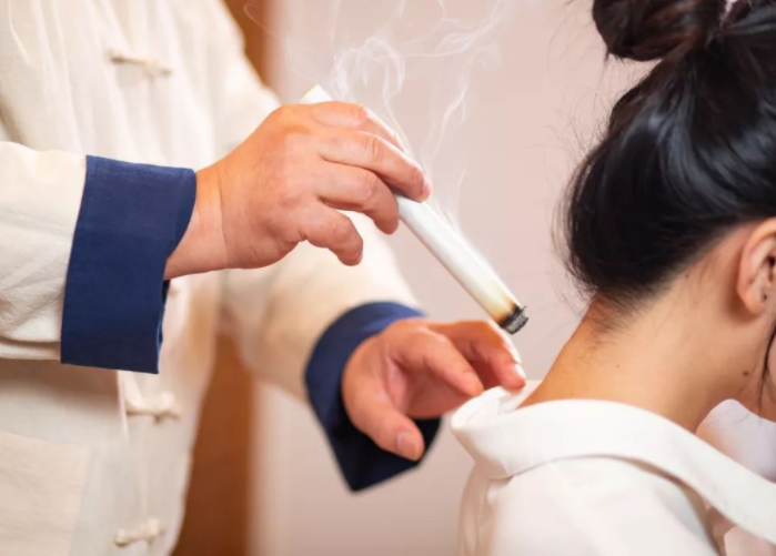 中医艾灸如何养生（中医养生艾灸外治疗法推荐）