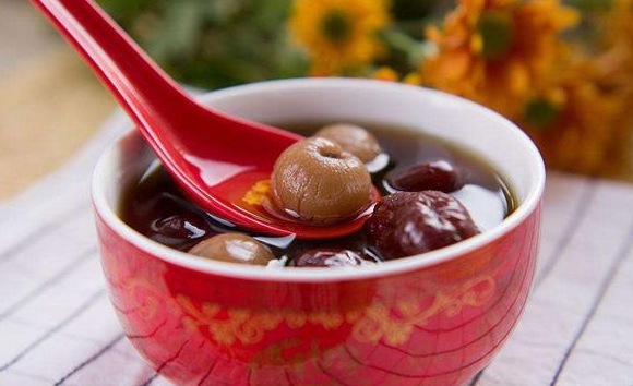 什么食物可以保护眼睛（七种食物让眼睛变得越来越亮）