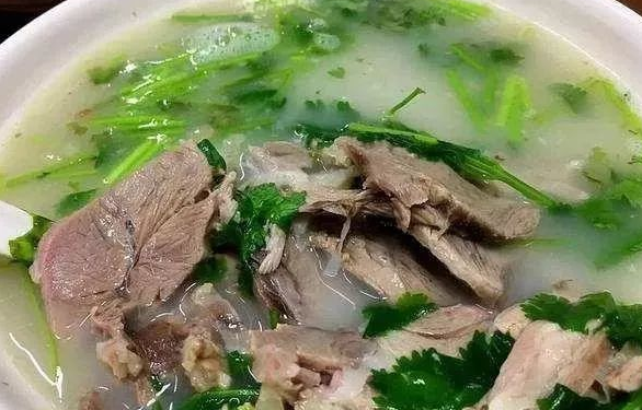 冬天易患感冒应多喝热粥（冬季喝热粥将感冒拒之身外）