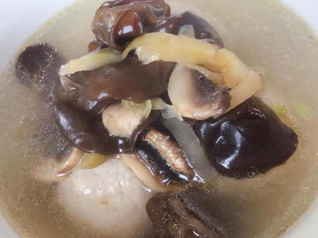 冬天是心脑血管病高发期（应多喝香菇木耳生姜汤）