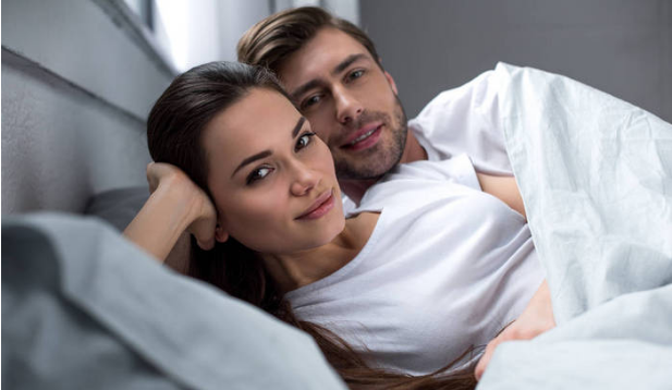 夫妻如何一起达到性高潮（要会亲爱玩会调整氛围）