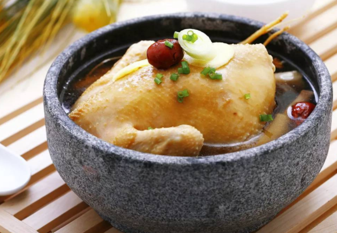 冬季喝养生鸡汤有什么讲究（专家告诫这五种患者谨慎食用）