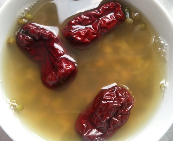 吃什么水果有利于补血养颜（补血养颜这7种水果赶紧吃起来）