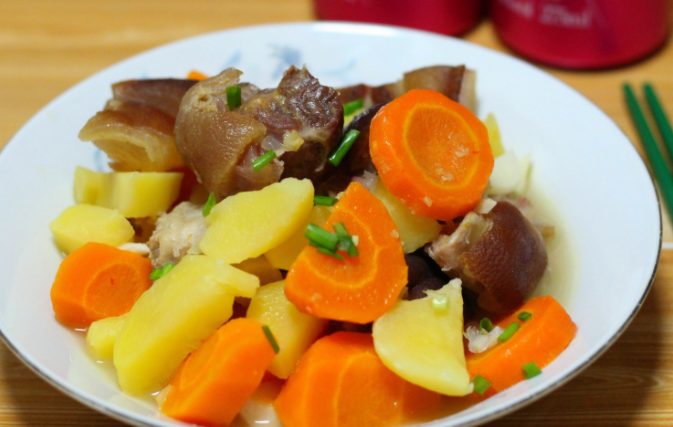 吃什么食物防近视（多吃5种水果与蔬菜有利于护眼）