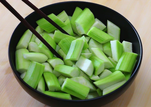 夏天吃什么菜好（夏季养生推荐常吃丝瓜）