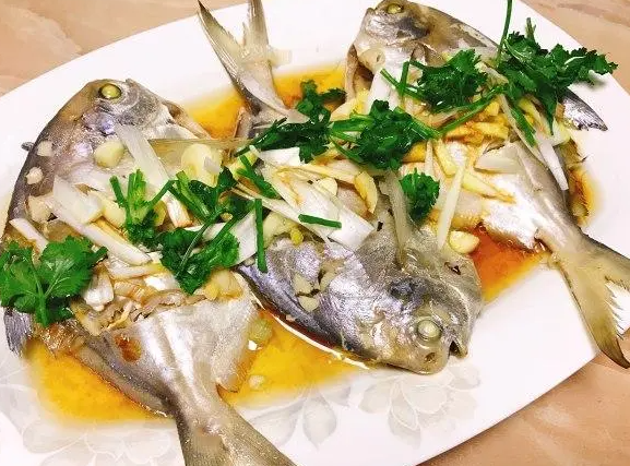 电脑一族吃什么护眼效果好（上班族多吃这些食物保护双目）