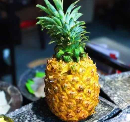 菠萝顶花如何才能长菠萝（3种食物不能和菠萝同吃）