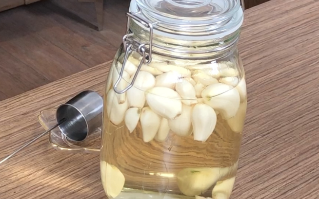 大蒜泡白酒补肾壮阳是真的吗（大蒜泡白酒的功效作用）