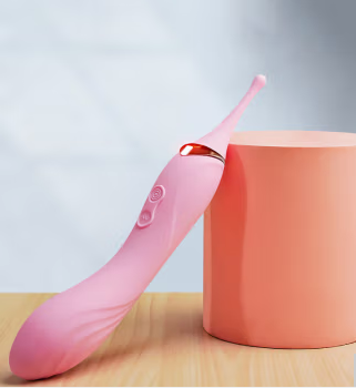 女子使用振动棒刺激阴蒂（女性振动棒多少钱）