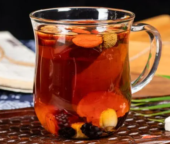 枸杞子茶的功效与作用(枸杞泡水喝的功效与作用是什么)