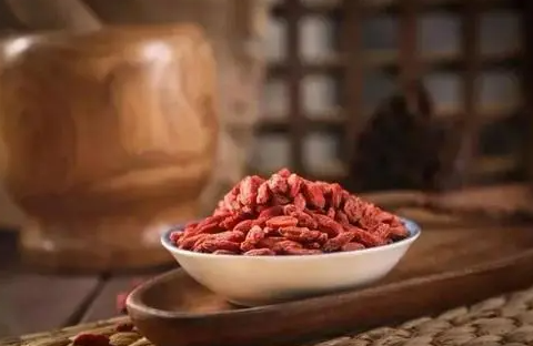 枸杞子的保质期有多久(枸杞的保质期有多久怎么判断是否发霉)