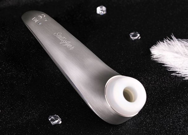 女用振动棒超长超大型（女人用振动棒一次使用时间）