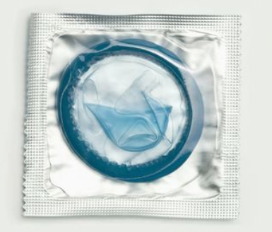 就用一次避孕套(避孕套的优点和缺点分别是什么呢)