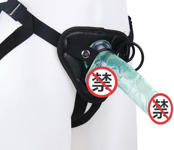 震动穿戴空心阳具（女用穿戴式震动棒真人示范）