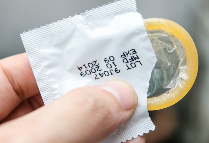 安全套的正确使用方法是什么（如何分清安全套的里外面）