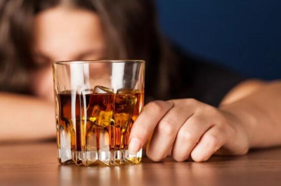 喝酒能提高性功能吗 酒精对性功能的影响