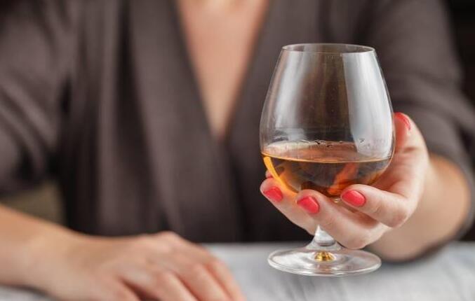 女性饮酒为什么危害更大，都有哪些危害？