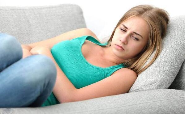 女生内裤上有白色粘稠液体是什么，内裤上有白带是正常的吗？