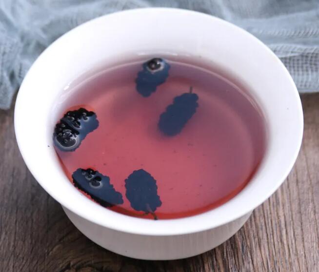 桑葚干泡水喝能提高性功能吗 桑葚干泡水的营养价值