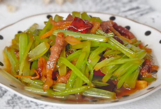 芹菜能不能提高性功能呢 芹菜与性功能的关系