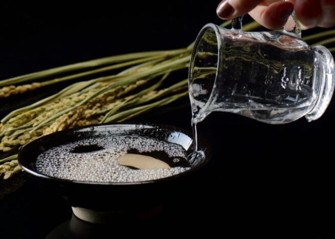 酒精会降低精子活力，减少健康精子数量