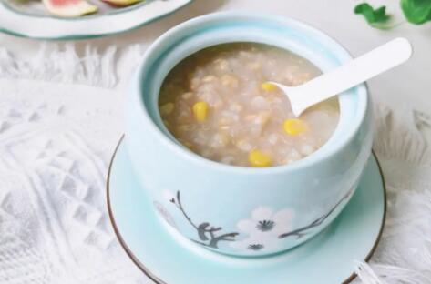 15天减肥食谱（15天减肥食谱一日三餐10点前大量喝水）