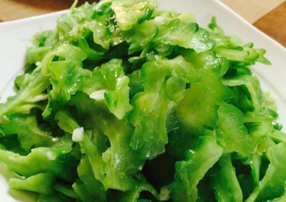 减肥水果蔬菜食谱：让你更轻盈美丽的选择