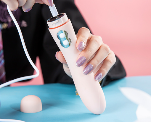 美女出门带情趣用品（男友 送情趣用品）