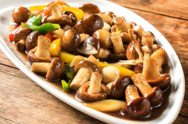 早歺减肥食谱（帮助你健康轻松减肥）