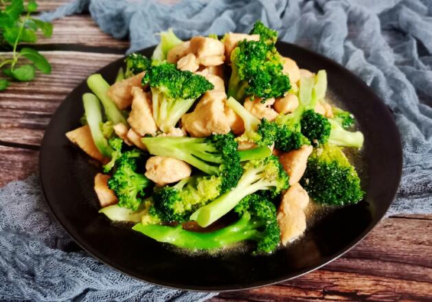 用鸡肉减肥食谱（为什么要使用鸡肉减肥食谱）