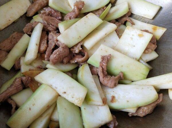 胡瓜减肥食谱（可以帮助你轻松减肥）